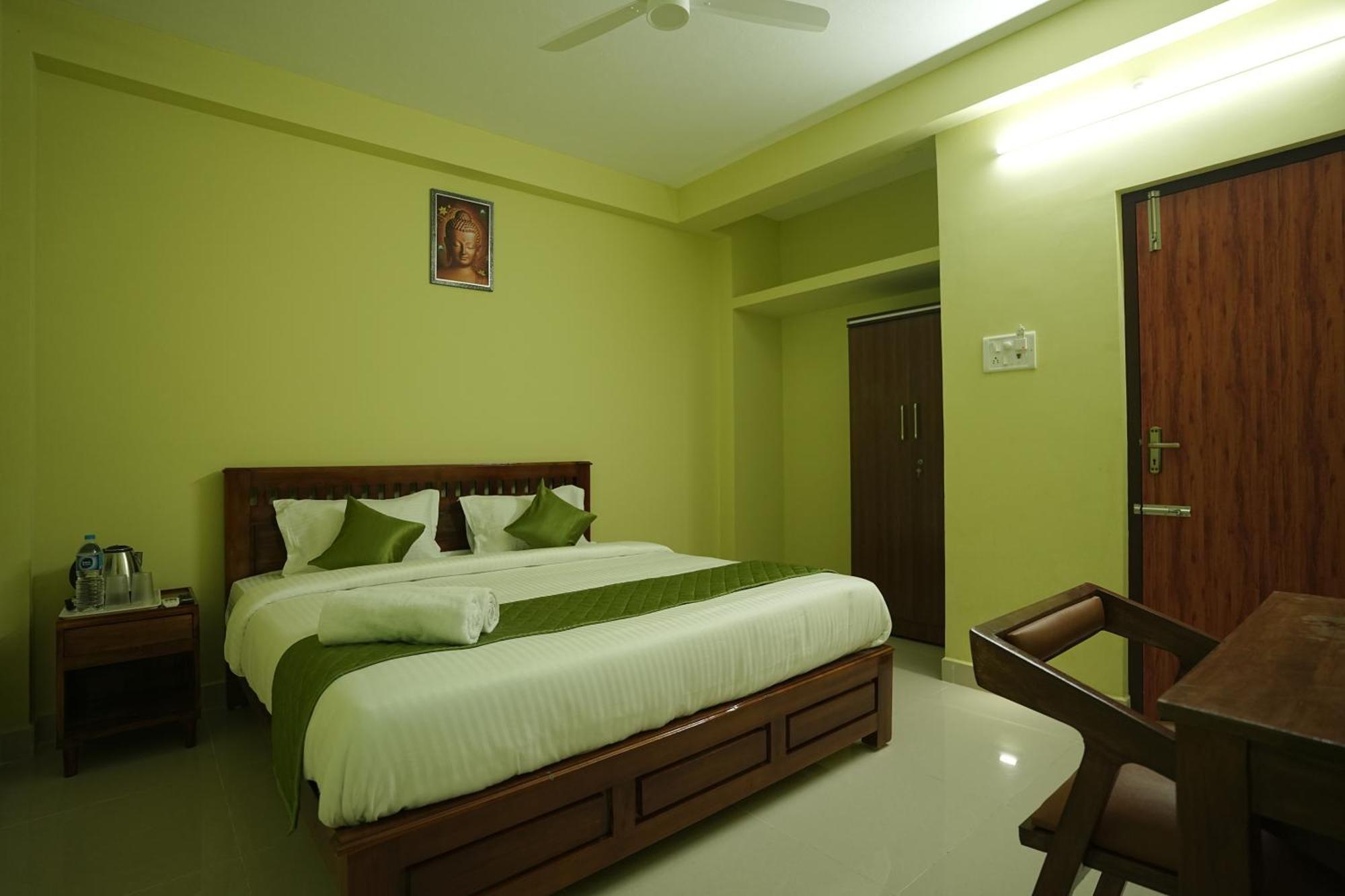 Le Leos Park Inn بونديتْشيري المظهر الخارجي الصورة